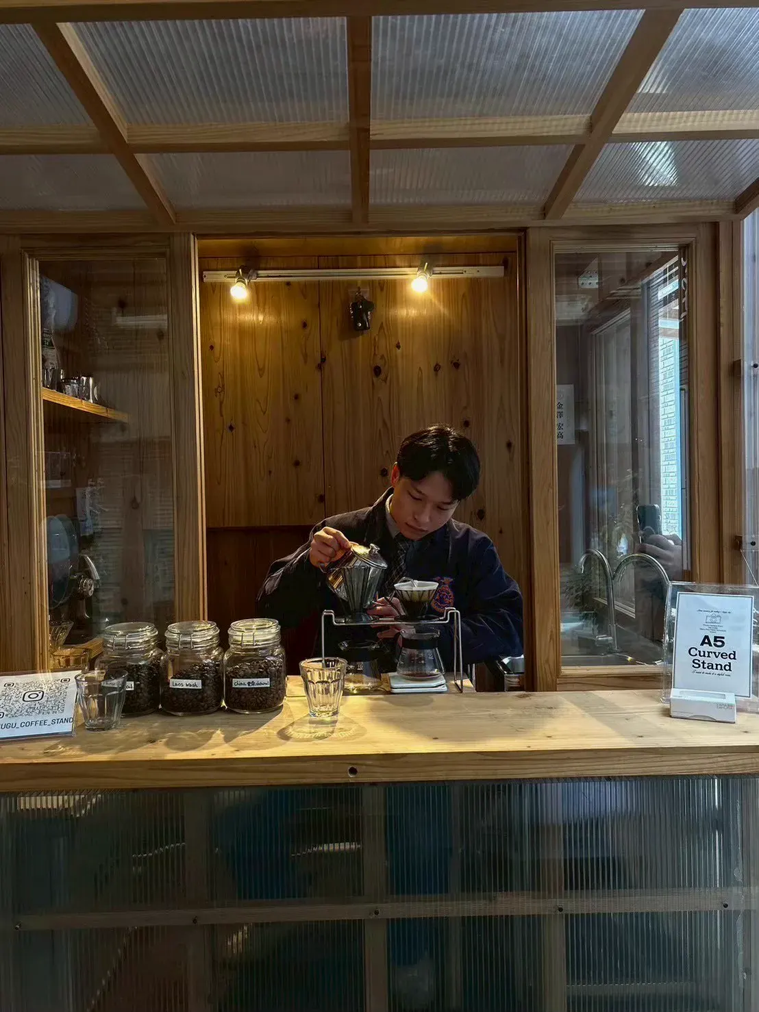 ドリンクを仕上げる様子